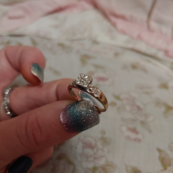 10k gold ring,size 8 to 9 - Picture 3 of 8